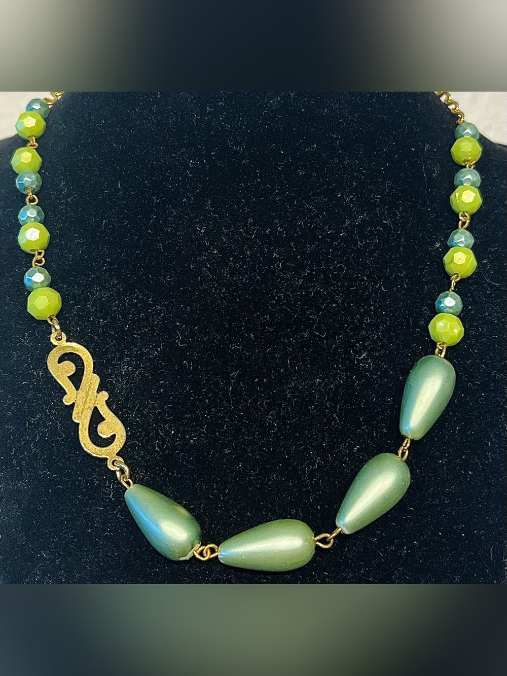 Vintage Green Beaded Necklace with Gold Accent